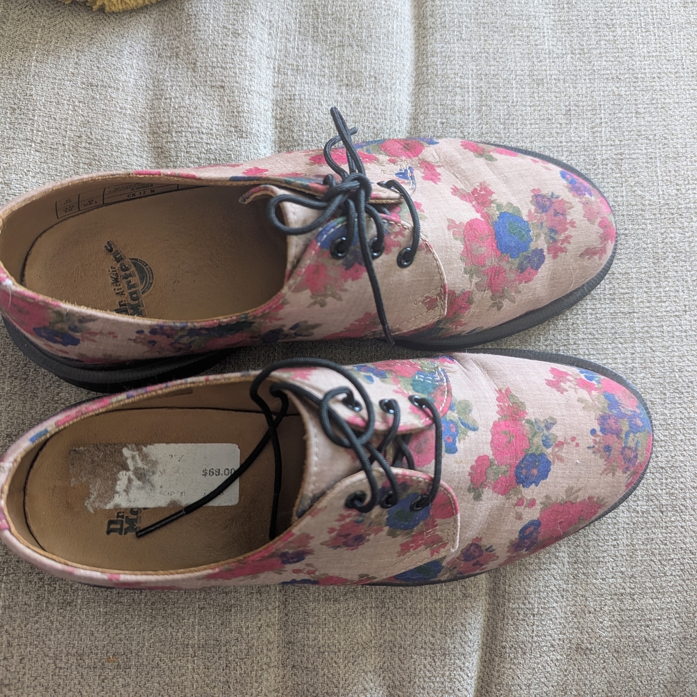 Dr. Martens Floral Canvas Oxford - Pink Floral - Picture 3 of 6